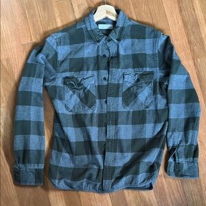 Everlane Brushed Flannel Plaid Button-Up Shirt in Green and Gray